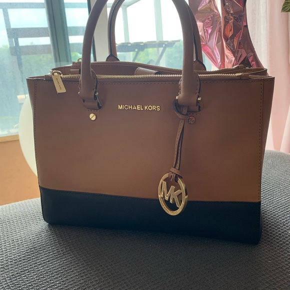 MICHAEL KORS Sutton Medium Colorblock Leather Crossbody Satchel Suntan Black - Picture 3 of 8